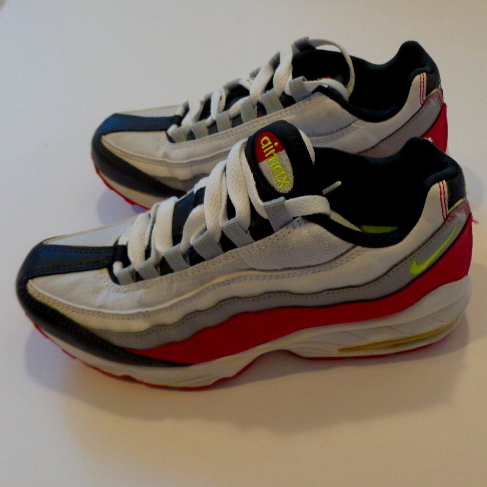 NIKE Air Max 95 Running Anthracite Volt Pink Shoes‎ - Youth Size 6 - 905348 029